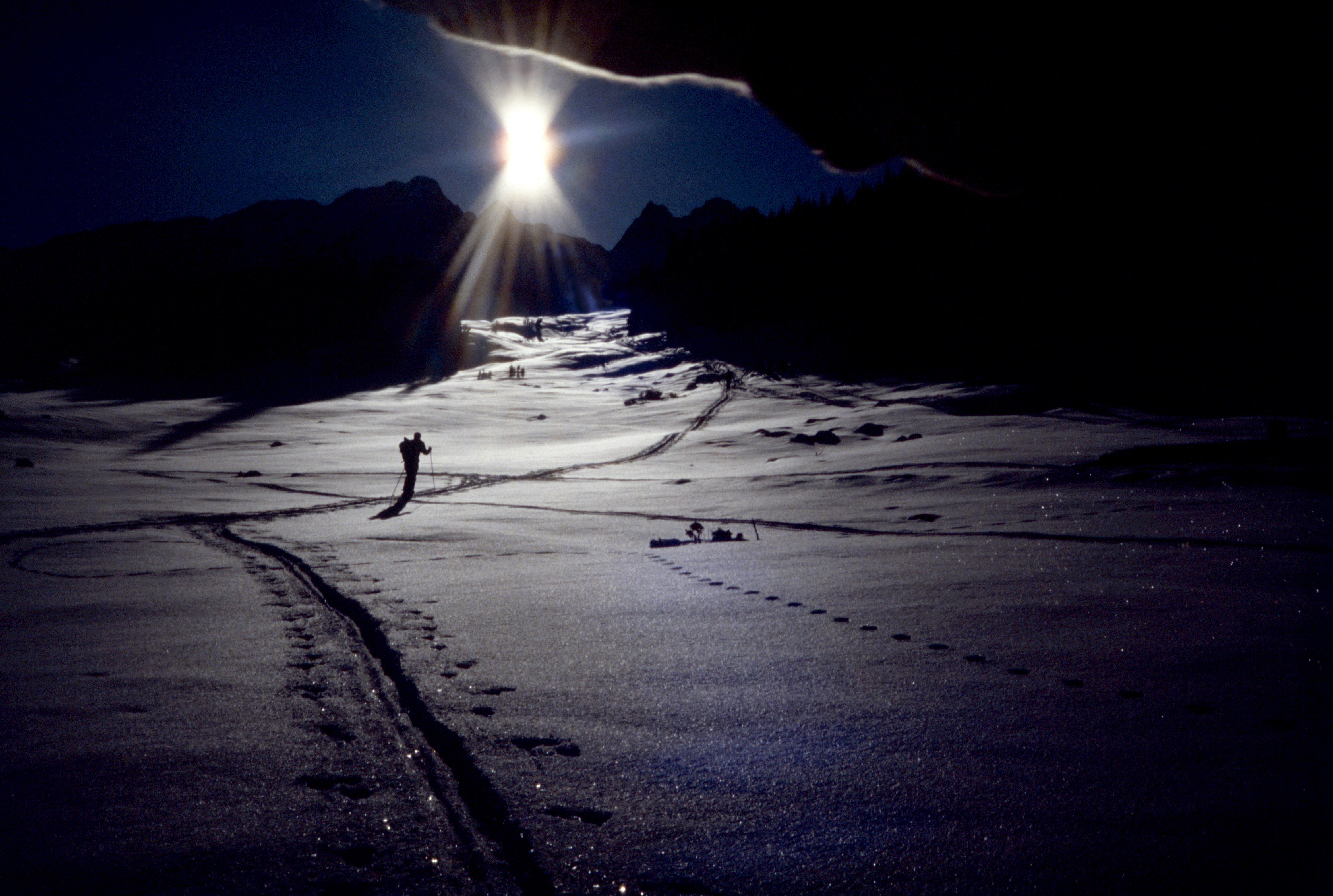  Controluce di sciatore solitario di benny48