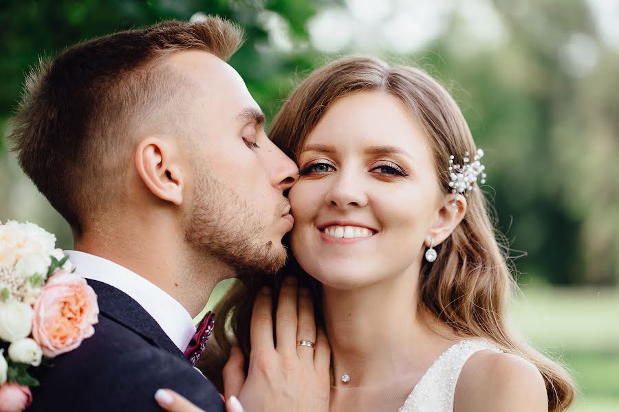 Fotografo di matrimoni Alena Rusakevich (alrus). Foto del 23 aprile 2019