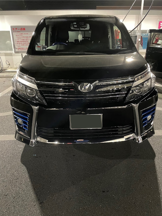 ヴォクシーの4月もよろしくお願い致します🌸・サクラと愛車・ホイール交換・ヘッド交換に関するカスタム事例の投稿画像2枚目