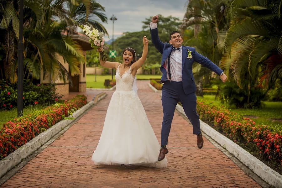 Wedding photographer Anyelo Cardona (anyelocardona). Photo of 5 May 2019