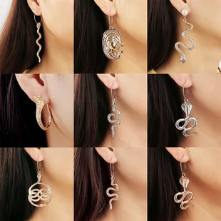 Strand-Fußkettchen mit Seeschildkröten-Anhänger, Seestern und Türkis, ideal für einen sommerlichen Strand-Look. Ein stilvolles Accessoire.