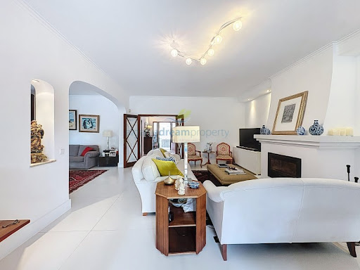 Maison avec piscine et jardin 5