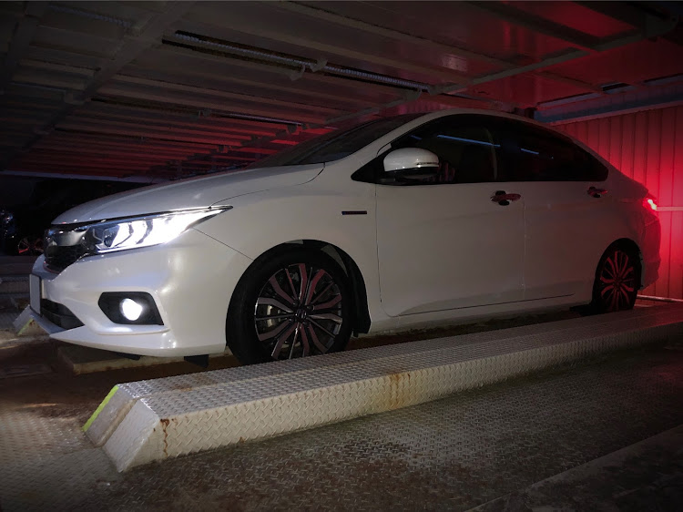 グレイスの8月もよろしくお願いします・ドライブ・DIY・車高調整に関するカスタム事例の投稿画像2枚目