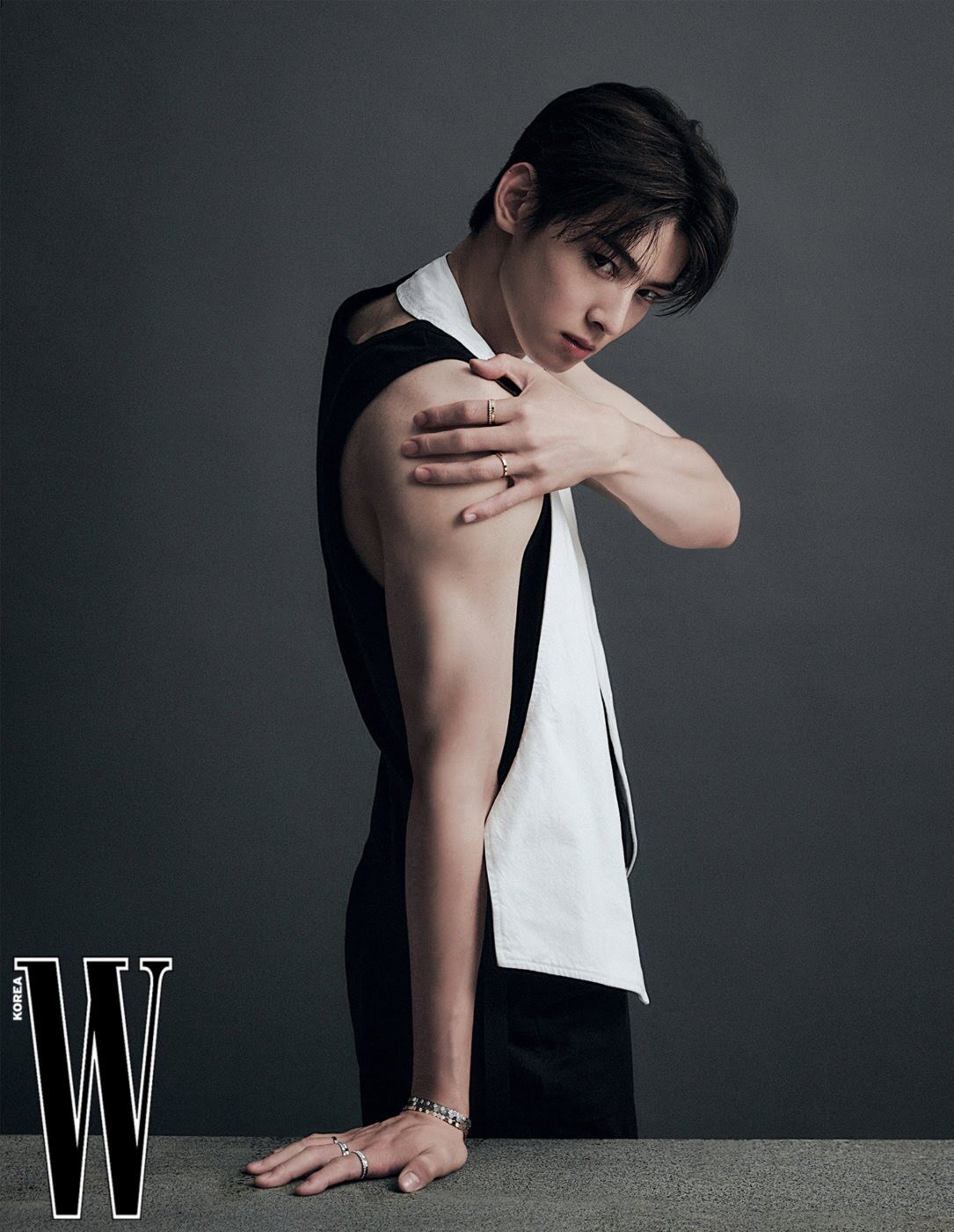 ASTRO-CHA-EUNWOO-for-W-Korea-x-CHAUMET-August-Issue-2022-documents-5