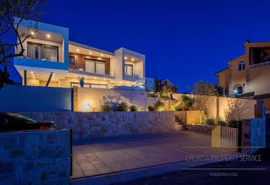 House with pool and terrace 3