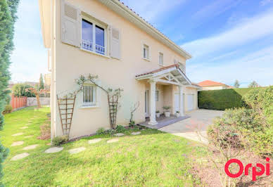 House with pool and terrace 3