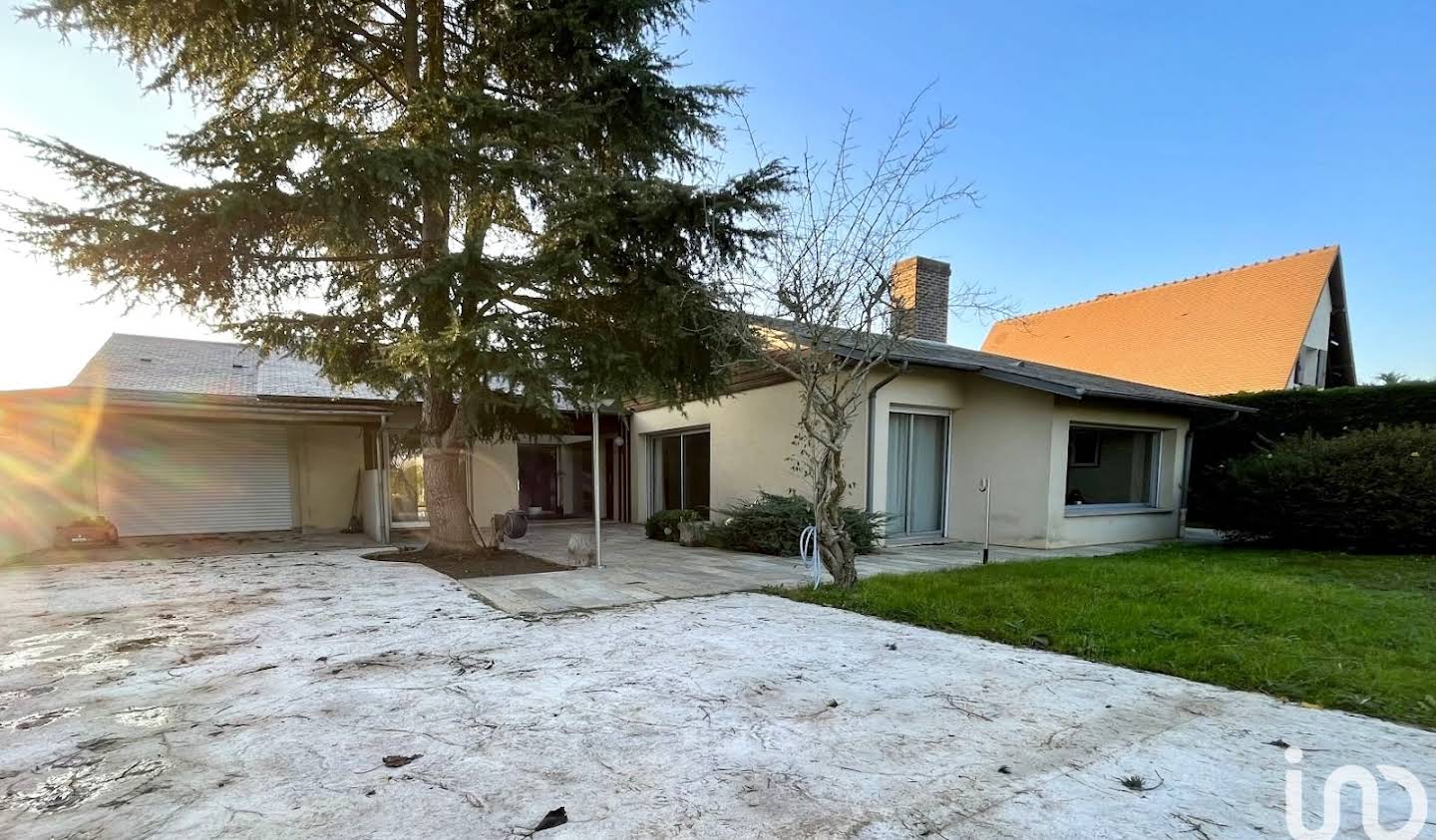 House with terrace Varennes-Jarcy