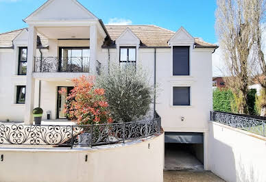 House with pool and terrace 3