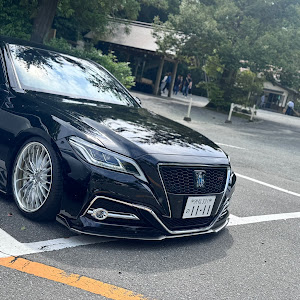 クラウンセダン AZSH20