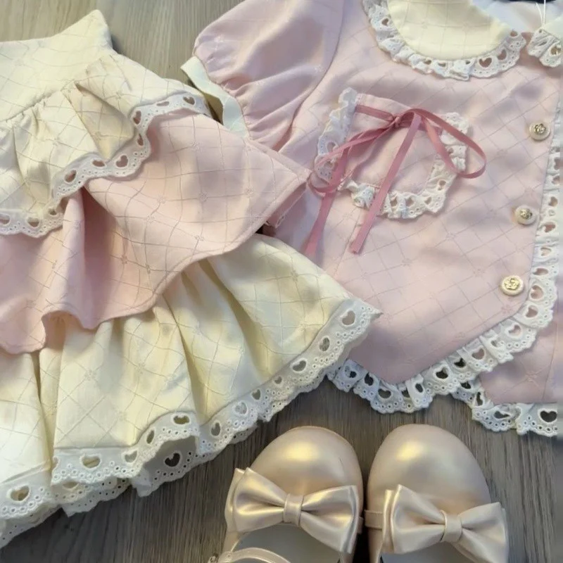 Vestido creme levemente doce cintura alta com camadas, camisa com gola, saia bolo para meninas, perfeito para festas e eventos especiais.