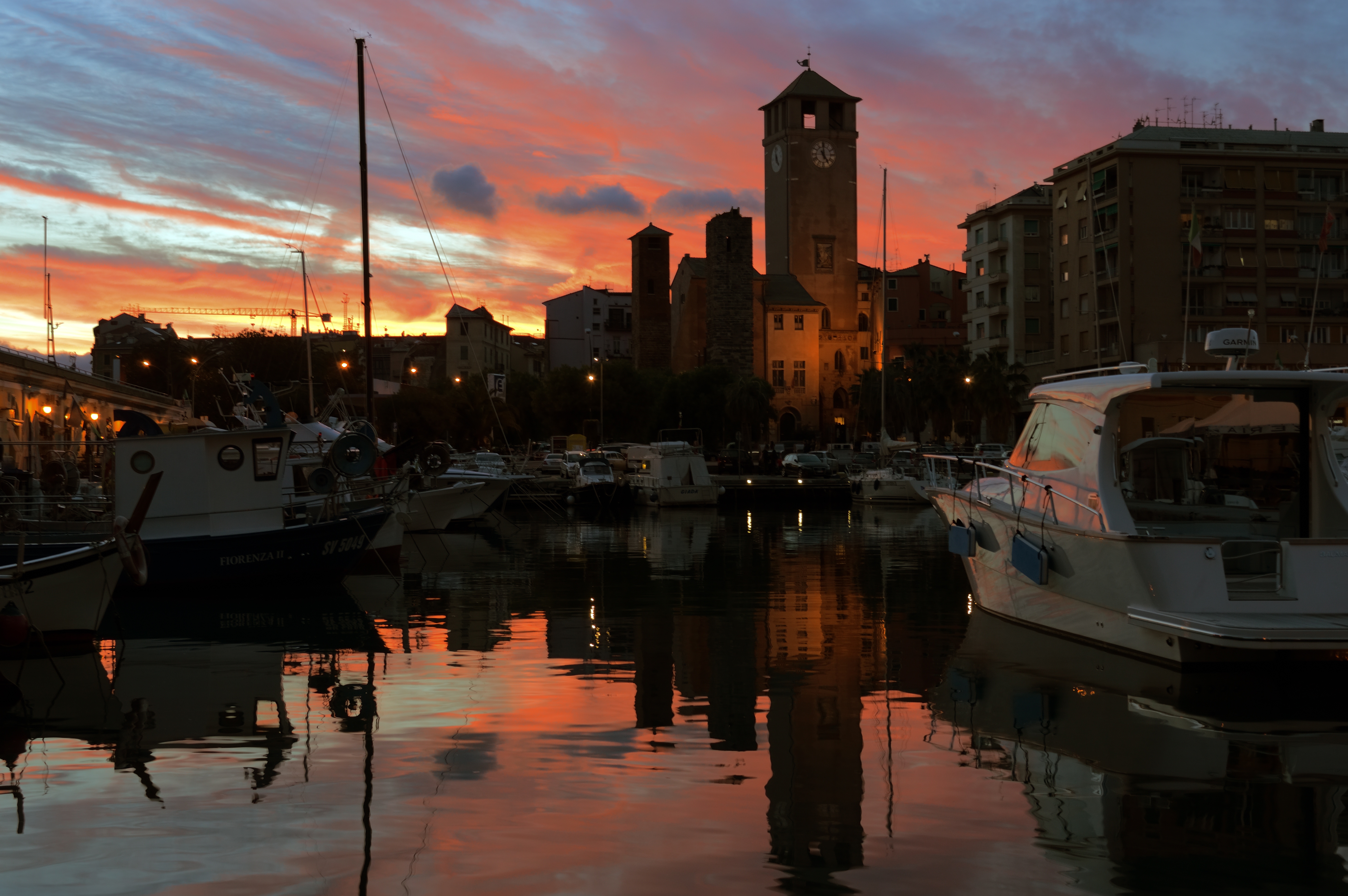 Tramonto rosso e ombre sul mare di mtan73