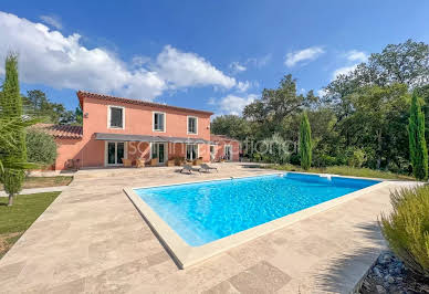 Villa avec piscine et terrasse 6