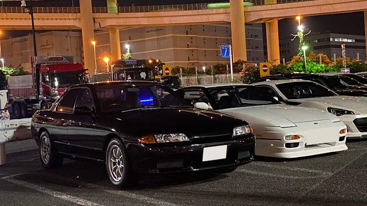 スカイラインのタイヤ交換・ホイール交換・車高調交換・タコ足・マフラー交換に関するカスタム事例の投稿画像1枚目