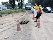 The Johannesburg Roads Agency is attempting to fix sinkholes on Sandton's Grayston Drive. 