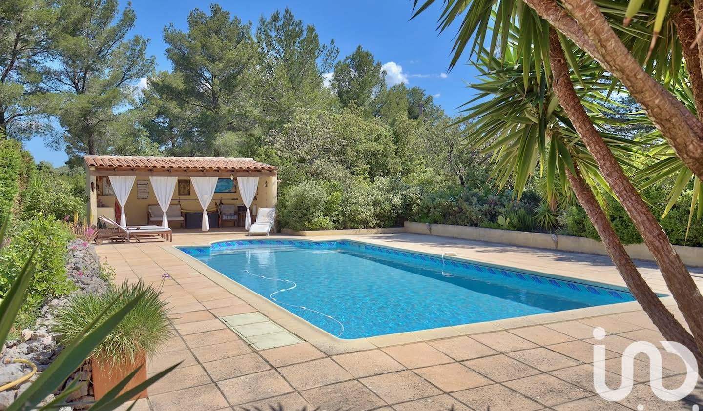 House with pool and terrace Le Beausset