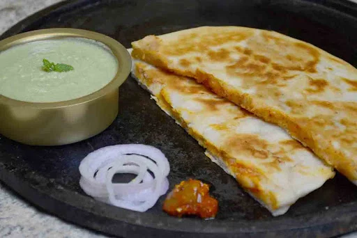 Chatpata Aloo Kulcha (1 Pcs)