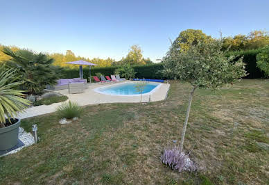 Maison avec piscine et terrasse 1