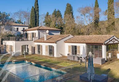 Maison avec piscine et jardin 4