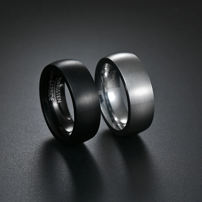 Bague en tungstène brossé mat Simplicity pour homme. Design simple, résistante aux rayures et durable. Parfaite pour un usage quotidien.