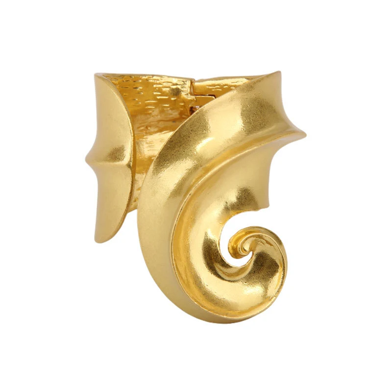 Pulseira elástica larga de metal torcido e exagerado para indústria pesada. Design ousado e resistente, ideal para um estilo impactante e duradouro.