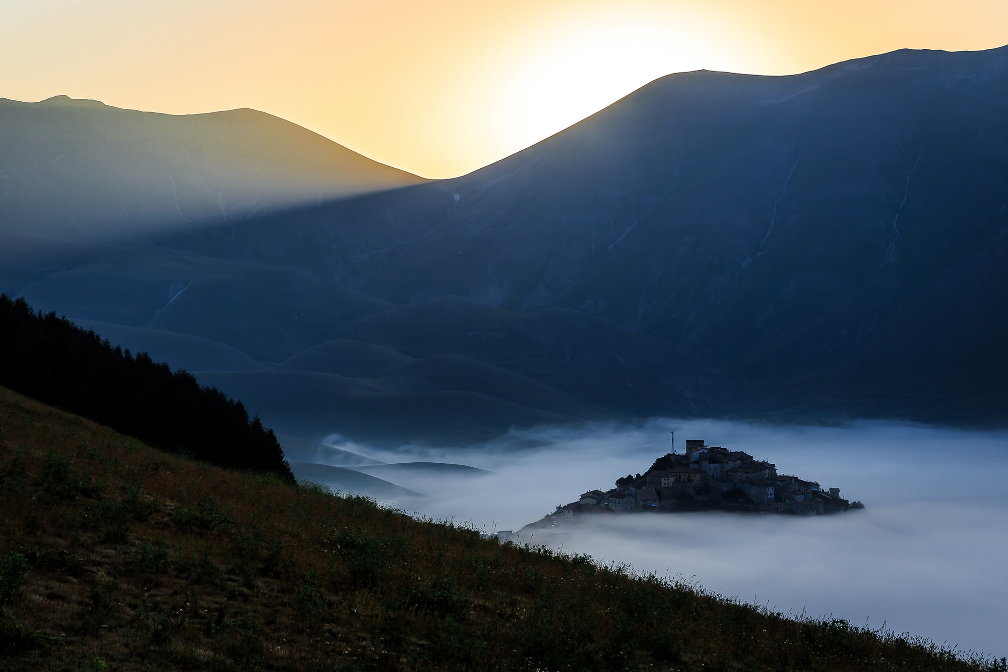 Alba a Castelluccio di Tindara