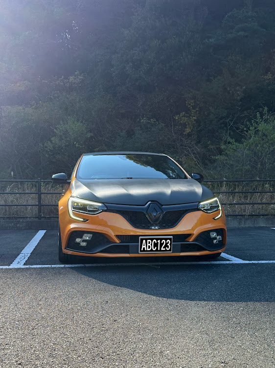 メガーヌ ハッチバックのルノーメガーヌⅣRS・GO25・12月もよろしくお願いします・被災された皆さまお見舞い申し上げます・福岡県那珂川市　五ケ山ダムに関するカスタム事例の投稿画像3枚目