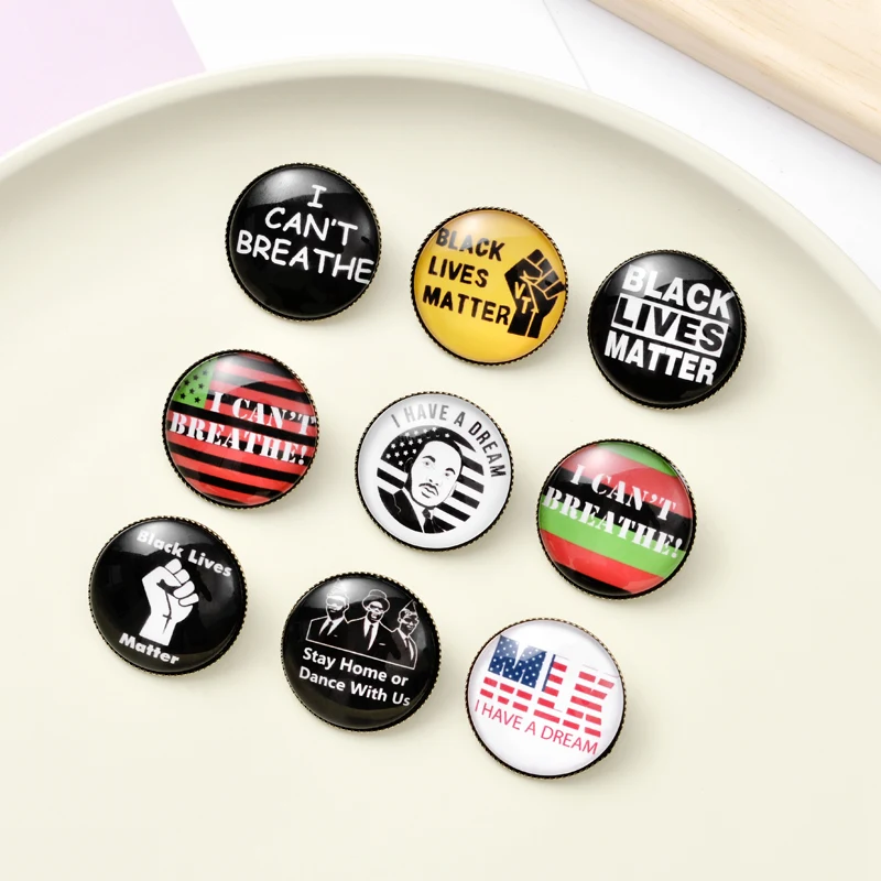Broche de manifestación para expresar tus ideas con estilo. Diseño resistente, símbolo de activismo y compromiso social.