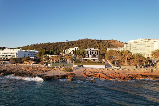 Appartement avec terrasse et piscine 4