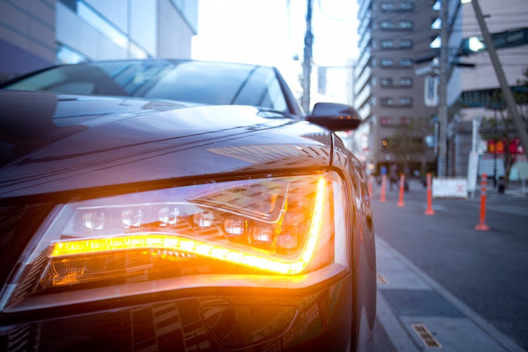 A8のA8・Audi・ハンドル・ヘッドライト・フロントに関するカスタム事例の投稿画像2枚目