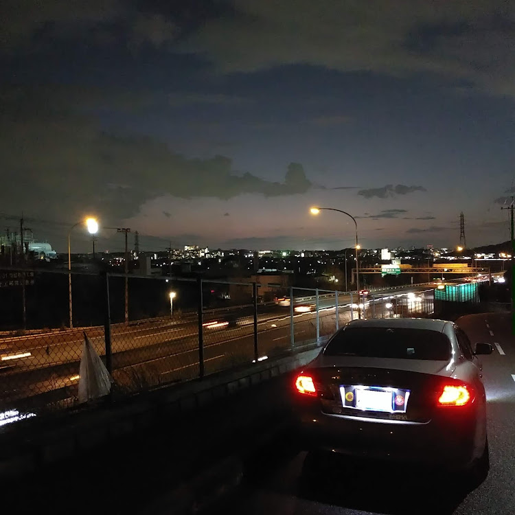 フーガの高速道路の夜景🌃🌉✨・西名阪自動車道・柏原IC～藤井寺IC間・うっすら明るい空と雲とのコラボ・大阪府柏原市円明町に関するカスタム事例の投稿画像8枚目