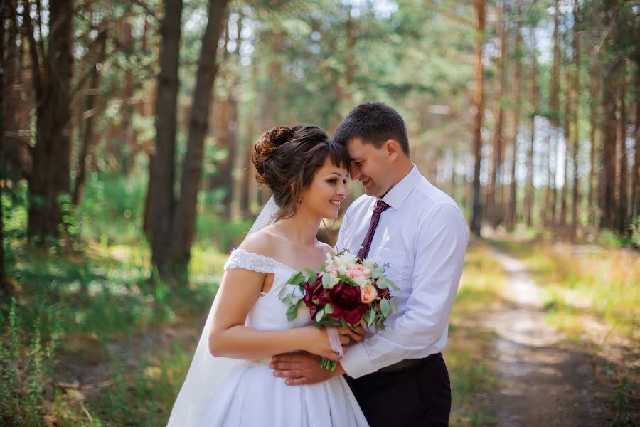 Fotógrafo de casamento Darina Luzyanina (darinalou). Foto de 26 de novembro 2017