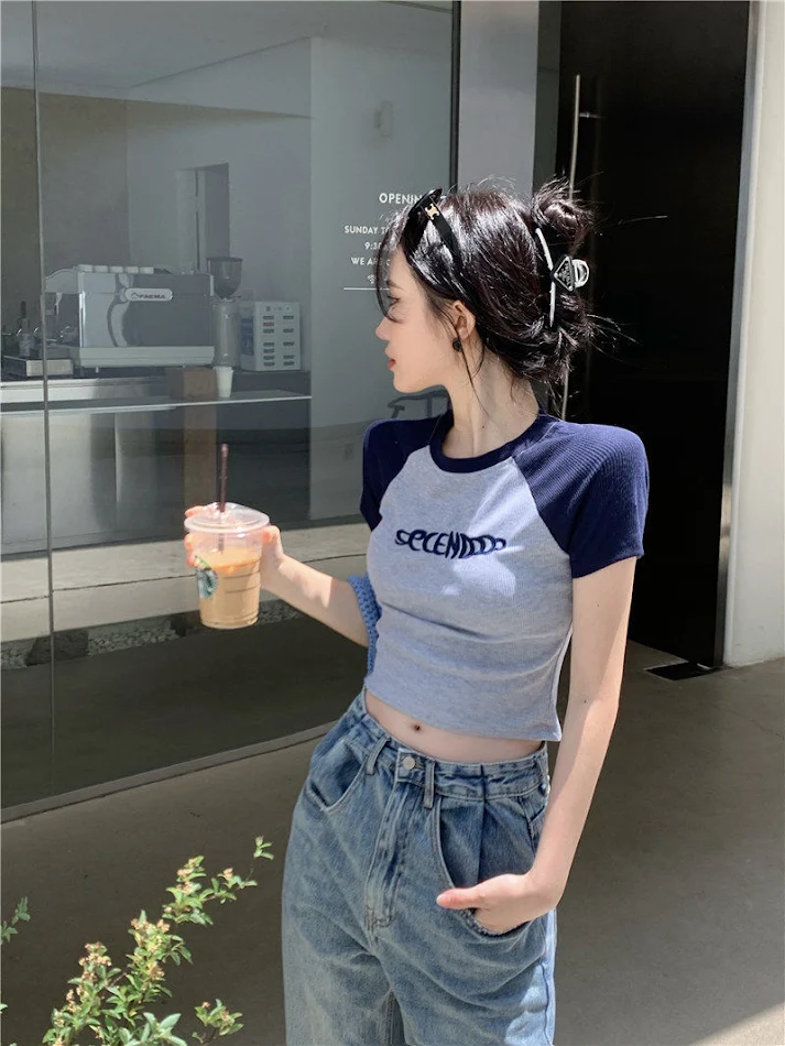 Pure Desire Style Kurzes Studenten Top für einen trendigen Look. Perfekte Passform, ideal zum Kombinieren und deinen Stil zeigen.