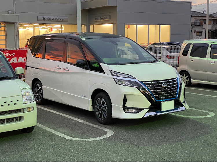 セレナのタイヤ館・足回り交換・TEIN・車高調取付・FLEXＡに関するカスタム事例の投稿画像2枚目