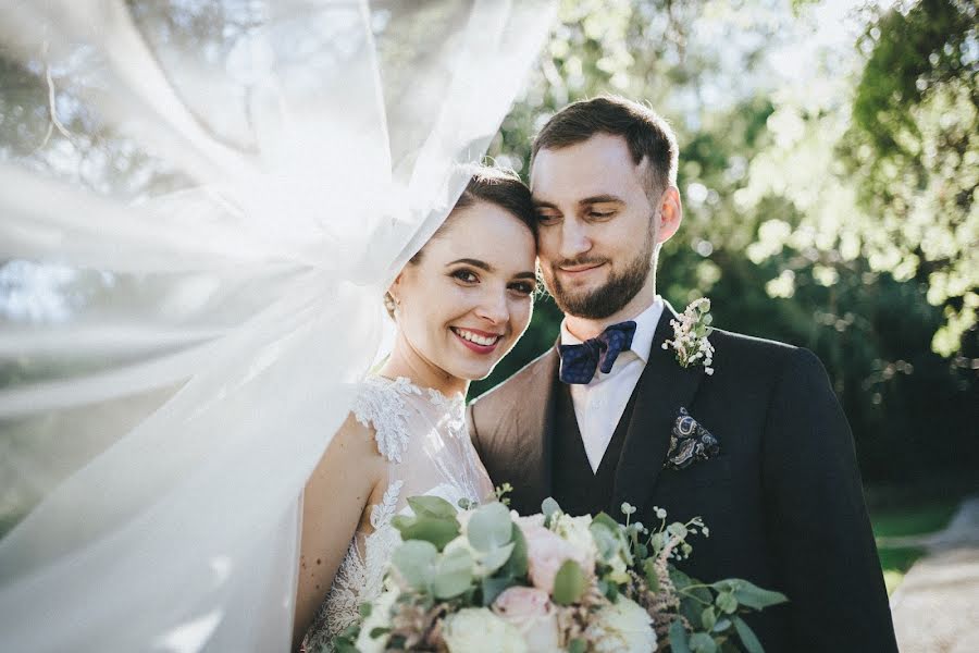 Fotógrafo de casamento Szabolcs Locsmándi (thelovereporters). Foto de 9 de setembro 2020