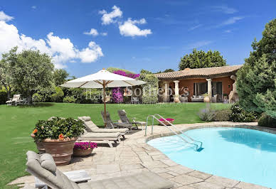 Villa with pool and garden 4