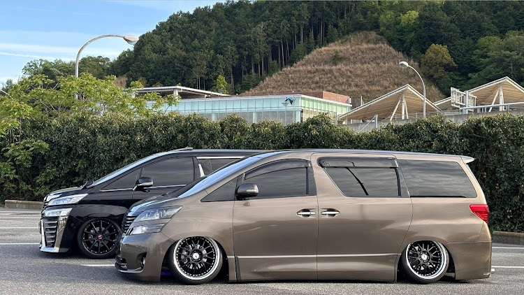 ヴェルファイアの5月もよろしくお願いします・ヴェルファイア・生脚・イベ車じゃないよ！ファミリーカーだょ！・ゴールデンウィークに関するカスタム事例の投稿画像1枚目