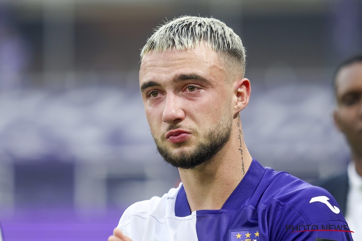 📷 Zeno Debasts Tränen nach seinem letzten Spiel im Lotto Park: „Er war am Boden zerstört“ – Tout le football