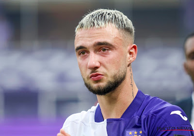 Tranen rolden over het gezicht van Anderlecht-speler die zijn laatste thuismatch voor paars-wit speelde