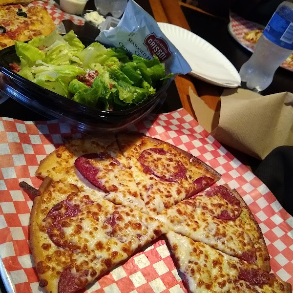 Gluten-Free Pizza at Famous Peppers Restaurant