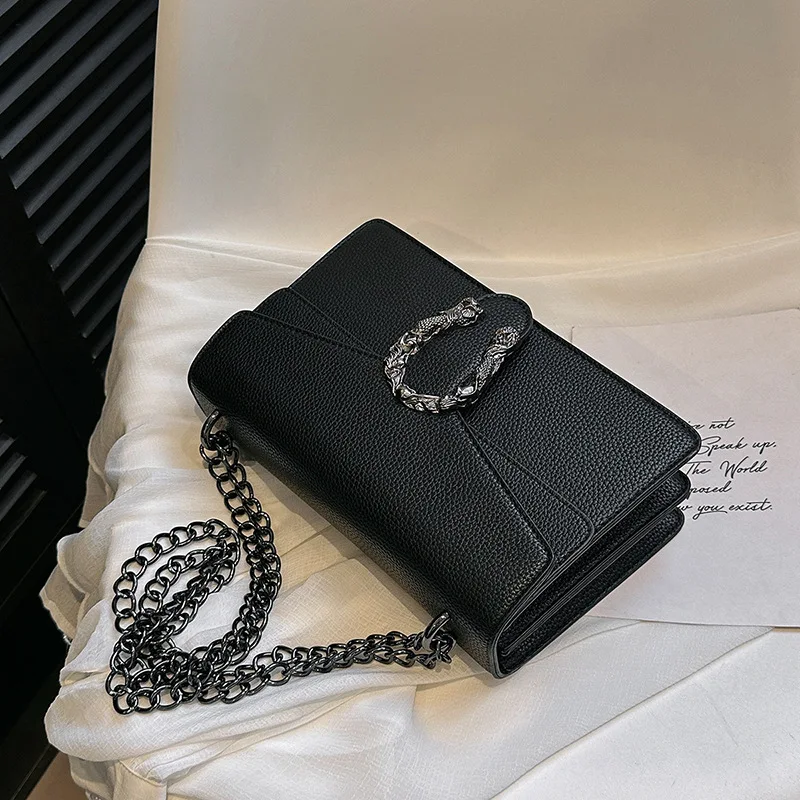 Sac Bandoulière Femme avec Chaîne Élégant et Pratique Idéal pour l'Épaule ou en Travers Parfait pour Sorties et Événements.