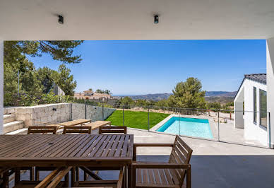 Villa avec piscine et jardin 2