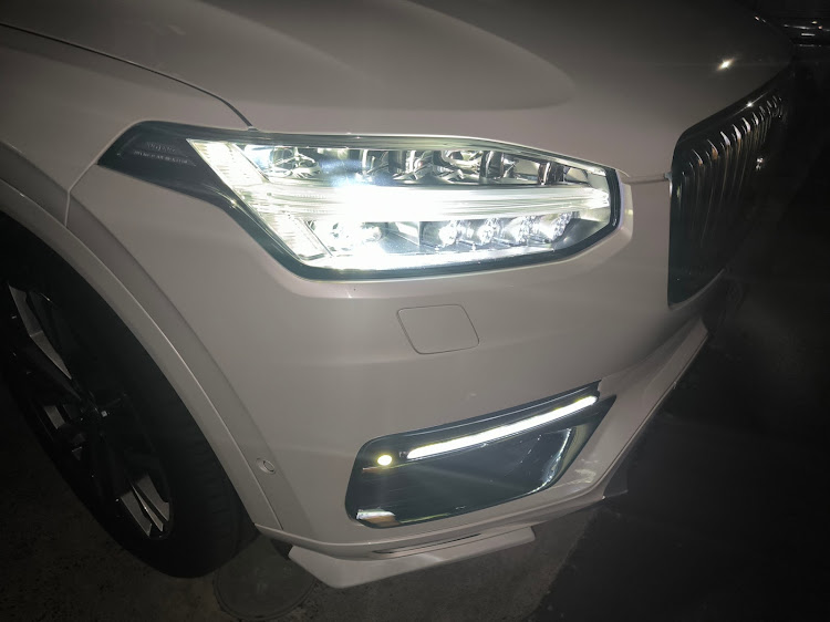 XC90のDIY・自己満・VOLVO XC90・デイライト取付に関するカスタム事例の投稿画像2枚目