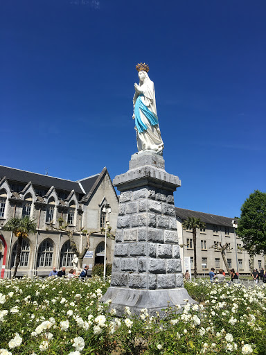 Crowned Statue