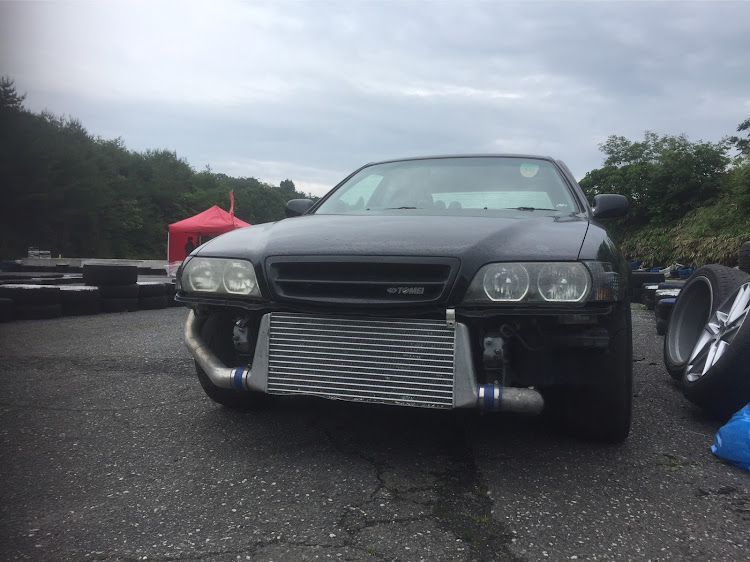 チェイサーのタイヤ交換・ドリフト・1JZ・直管マフラーに関するカスタム事例の投稿画像1枚目