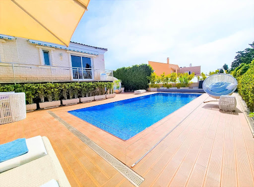Villa with pool 1