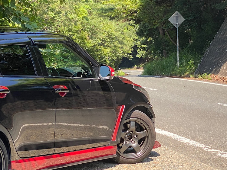 スイフトスポーツのTeam 03'z・Born to Run・理性なんて置いてこい・閃光になりたいカピ・斜め45度後方の美学に関するカスタム事例の投稿画像1枚目