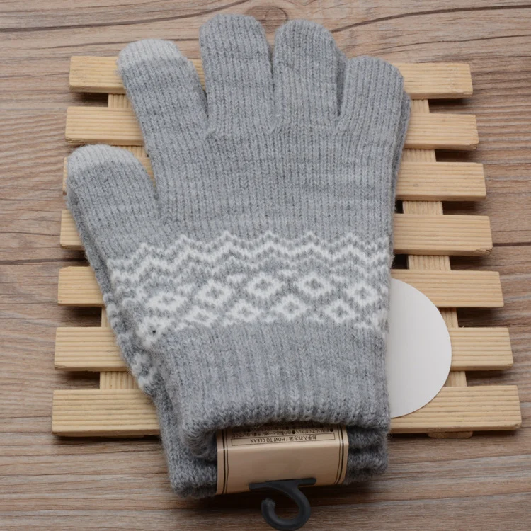 Luvas de tricô para casais com tela sensível ao toque. Conforto e praticidade para usar smartphones no inverno.