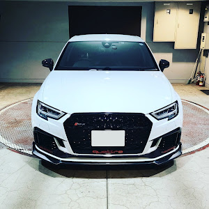 RS3 セダン 8V型