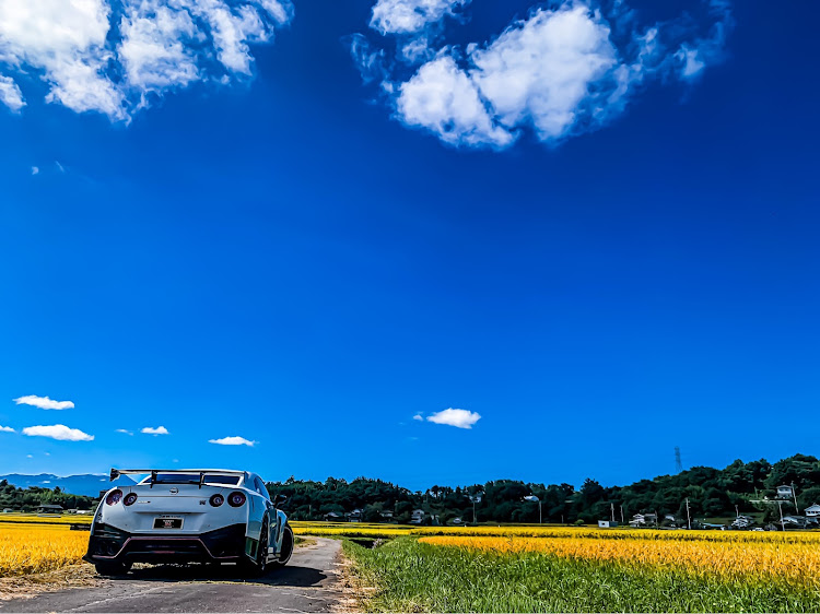 NISSAN GT-Rの田んぼルニア・イネ、イーネ🌾・農道レーシング・今日から稲刈り…☹️・感染予防に努めましょうに関するカスタム事例の投稿画像1枚目