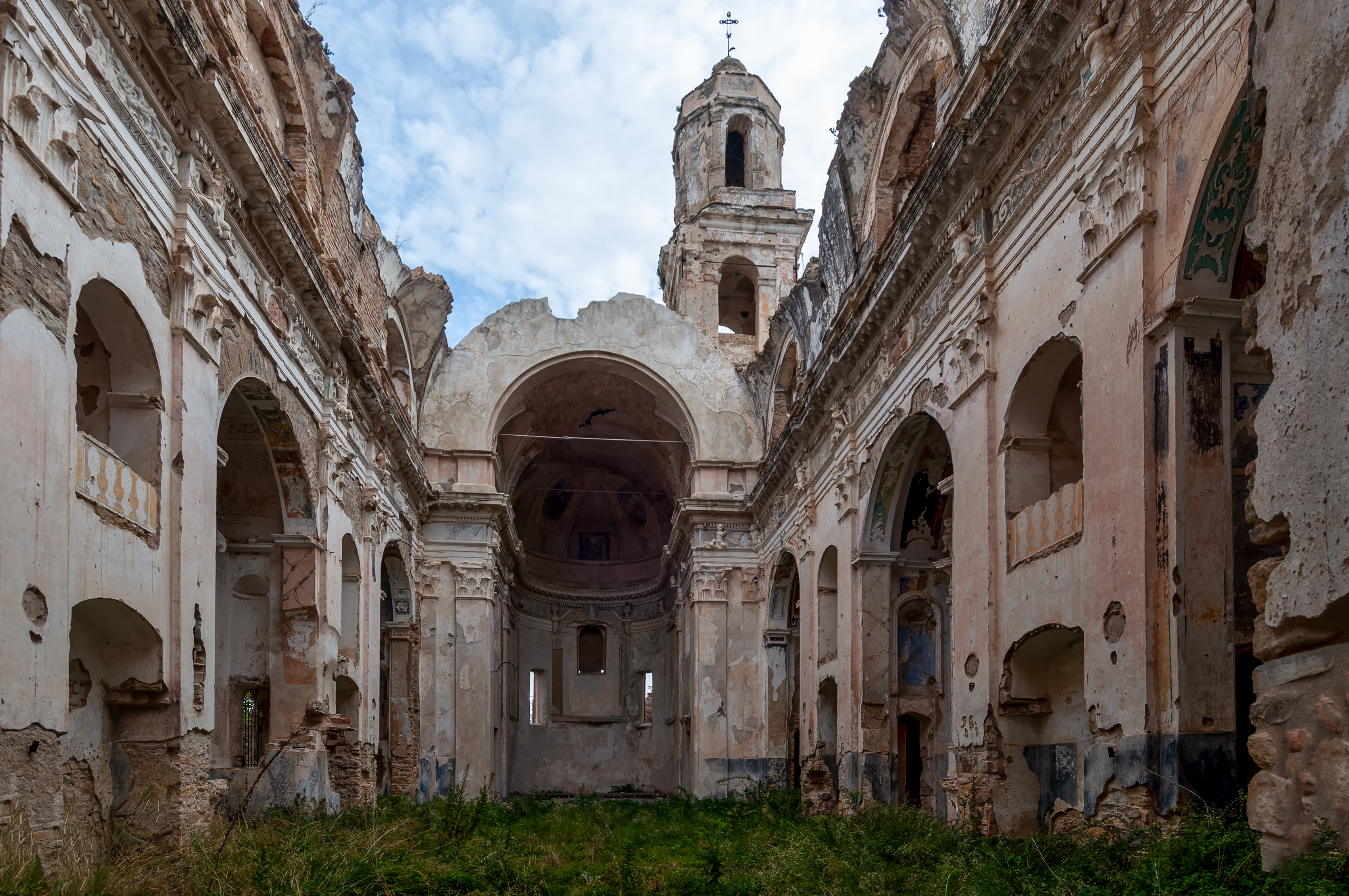 La chiesa terremotata  di Giancarlo Lava